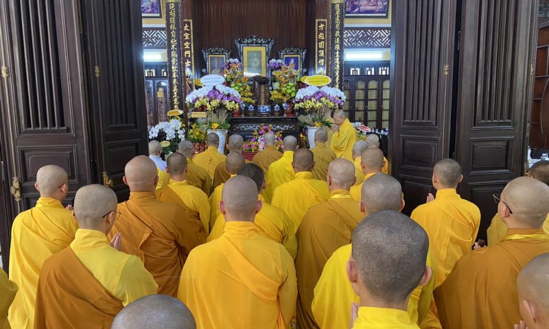 BGH Trường TCPH Đà Nẵng tưởng niệm húy nhật cố Trưởng lão HT. Thích Tôn Thắng