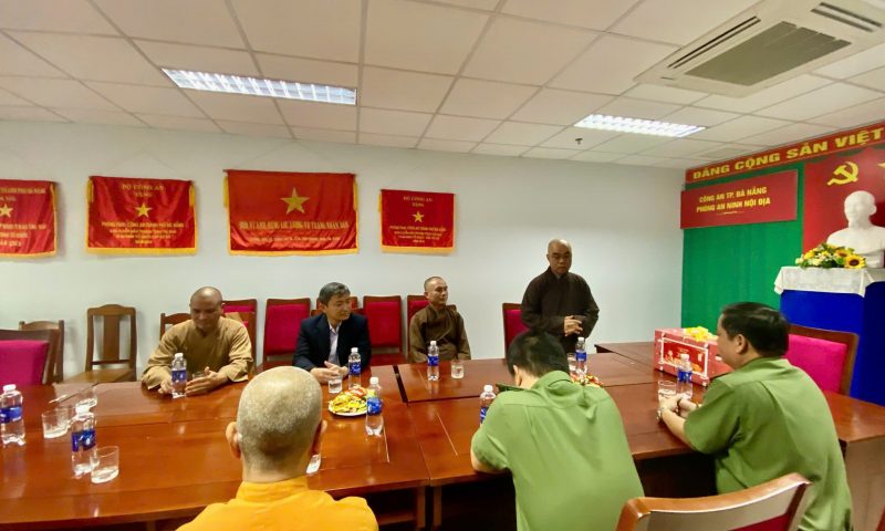 Ban giám hiệu Trường TCPH thăm và chúc Tết lãnh đạo Phòng An ninh nội địa và Ban Tôn giáo Tp. Đà Nẵng