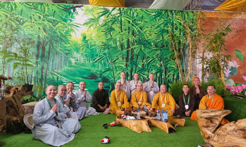 BAN GIÁM HIỆU TRƯỜNG TCPH ĐÀ NẴNG THĂM HỎI TĂNG NI SINH NHÂN ĐẠI LỄ VESAK TẠI TP. HCM