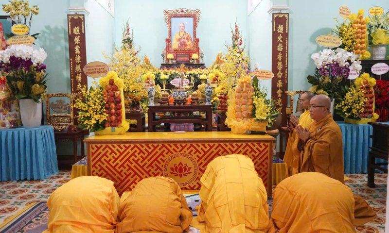 Trường Trung cấp Phật học TP. Đà Nẵng dâng hương tưởng niệm cố Trưởng lão Hòa thượng Thích Quang Thể